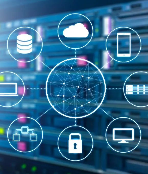Server con icone di rete, cloud e sicurezza
